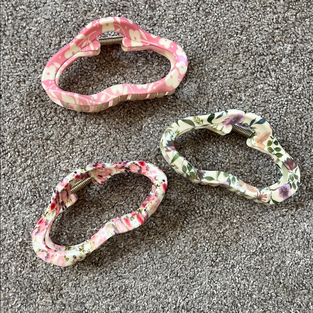 Free w/ Purchase: Lot of 3 L. Erickson Bodhi Floral Jumbo Claw Clips
